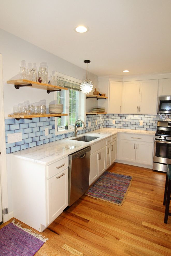 Backsplash in Blue