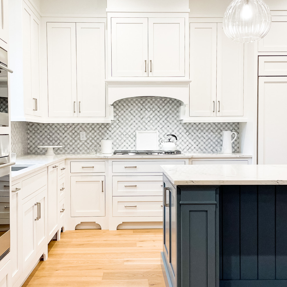 Transitional kitchen photo in Atlanta