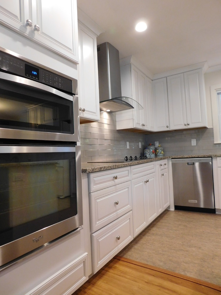 Mid-sized transitional kitchen photo