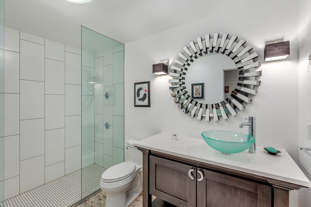 Inspiration for a small modern powder room in Portland with shaker cabinets, dark wood cabinets, a one-piece toilet, white tile, ceramic tile, white walls, a vessel sink, engineered quartz benchtops, green floor and white benchtops.
