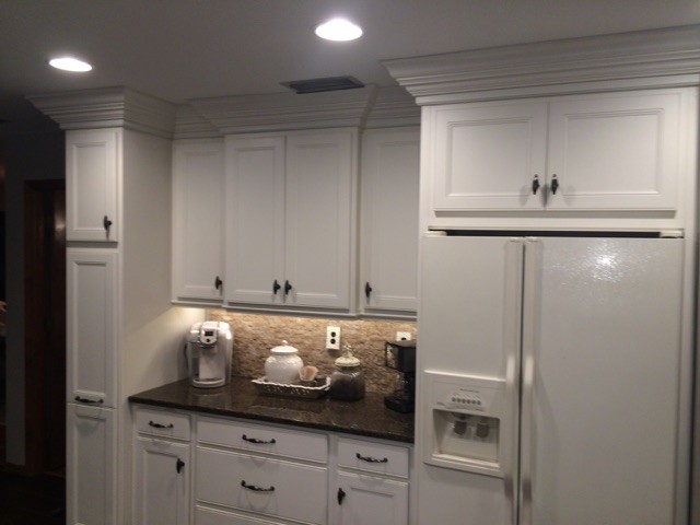Transitional kitchen photo in Orlando