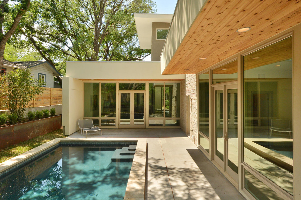 Mid-sized modern two-storey stucco white exterior in Austin.
