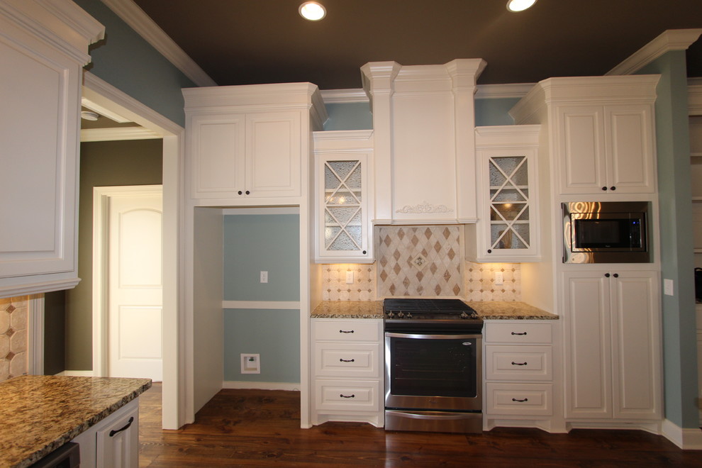 Mid-sized kitchen photo in Jackson