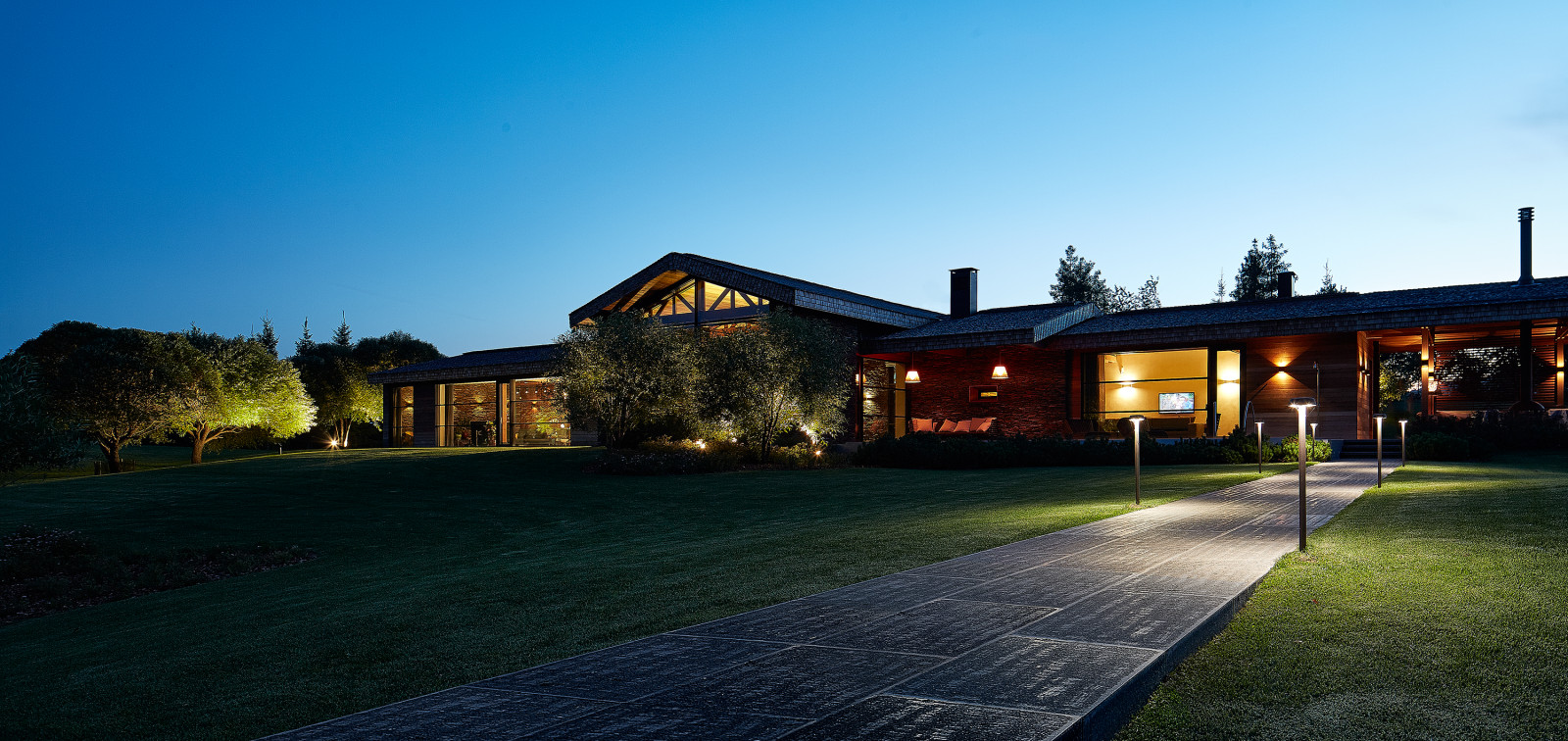 Дом на реке | Barn by a River