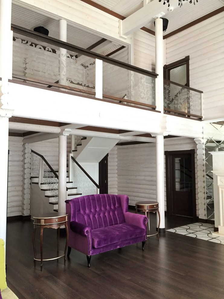 Белоснежный дом в сосновом бору