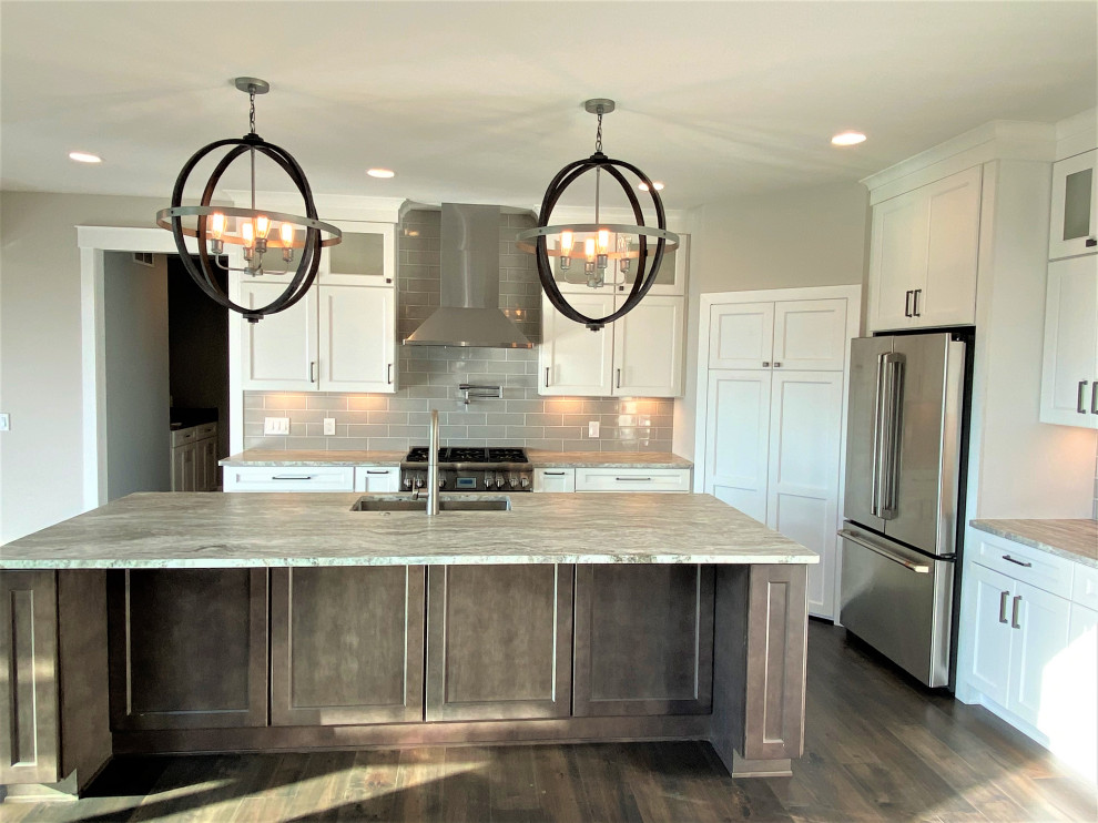 Kitchen - transitional kitchen idea in Cleveland