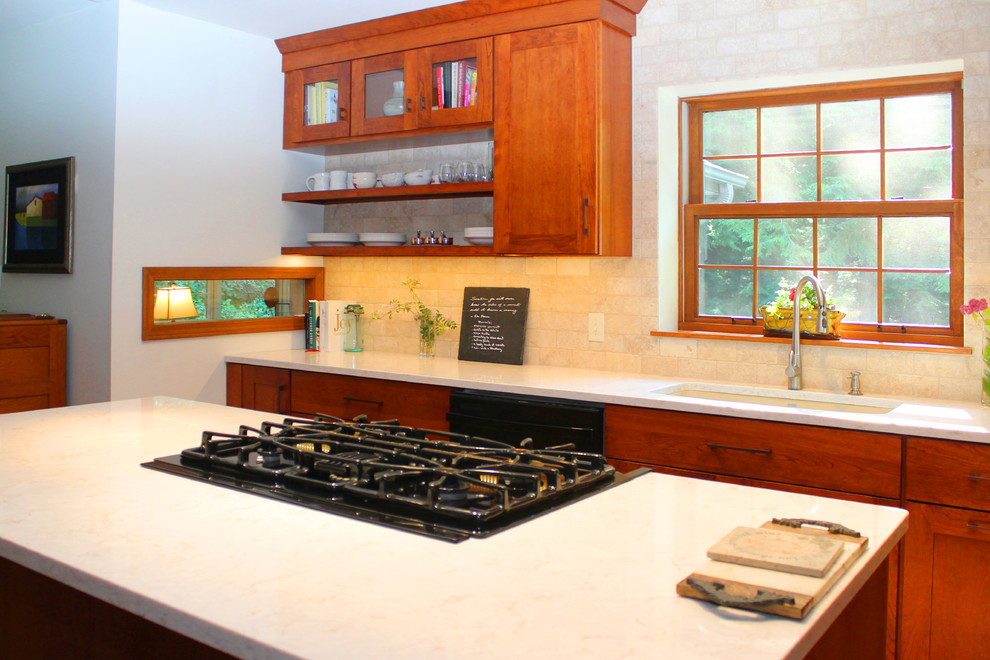 Inspiration for a transitional l-shaped terra-cotta tile and red floor eat-in kitchen remodel with an undermount sink, shaker cabinets, medium tone wood cabinets, quartz countertops, beige backsplash, travertine backsplash, stainless steel appliances, an island and beige countertops