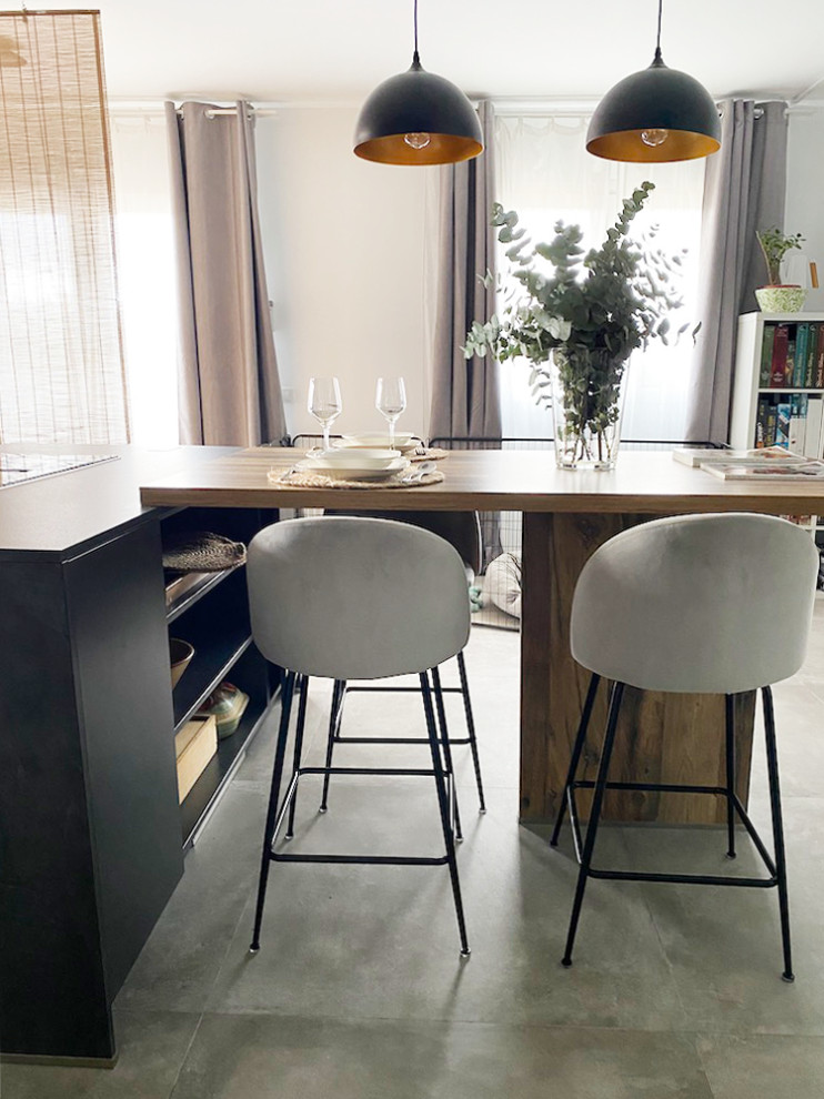 Dining room - mid-sized scandinavian dining room idea in Madrid