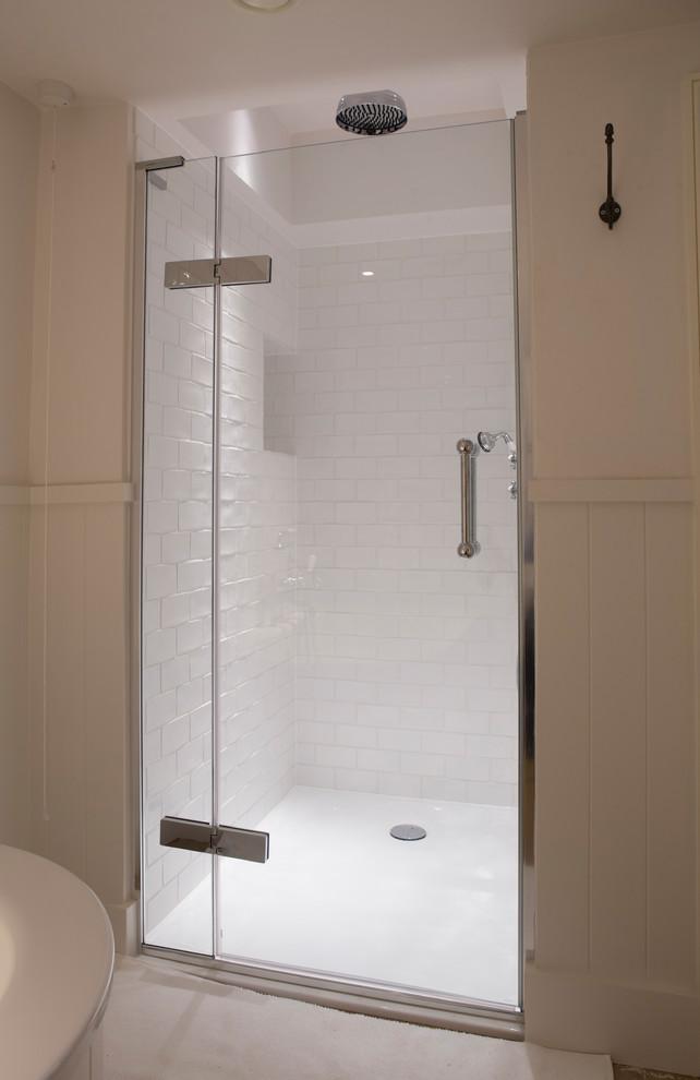 Inspiration for a mid-sized traditional kids bathroom in Oxfordshire with an open shower, white tile, porcelain tile, white walls, light hardwood floors and an open shower.