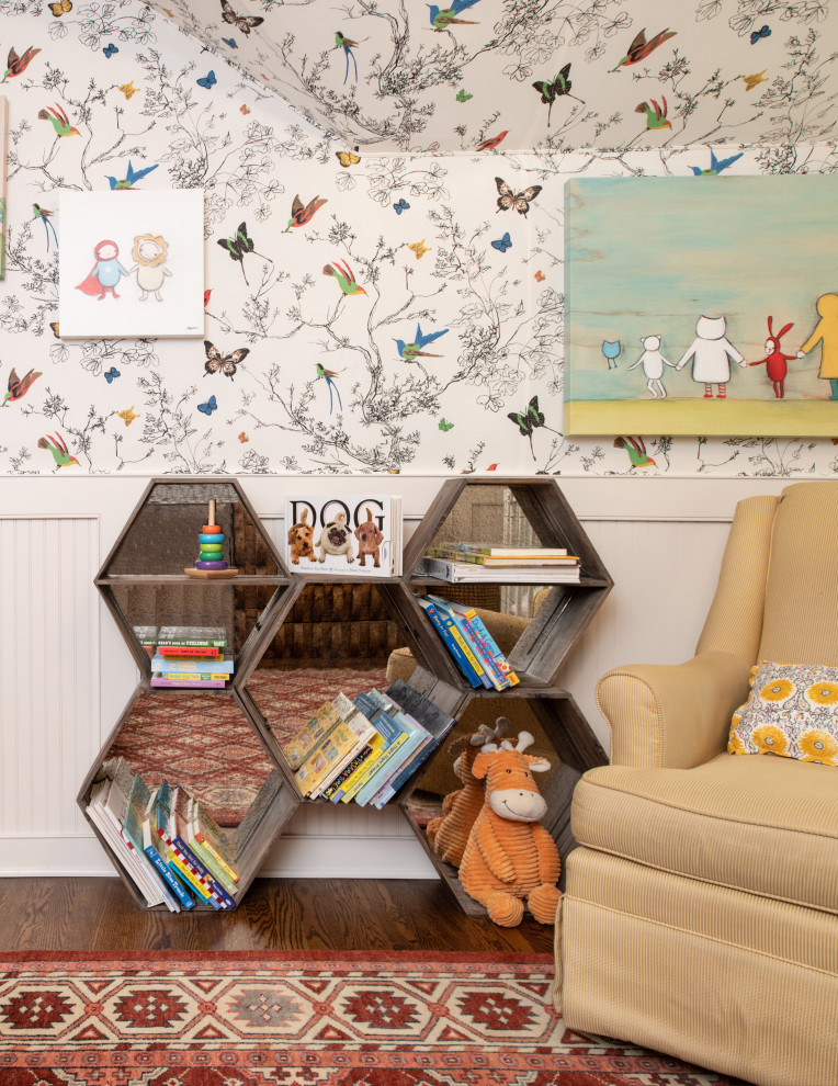 Стильный дизайн: комната для малыша в стиле фьюжн с панелями на стенах для девочки - последний тренд