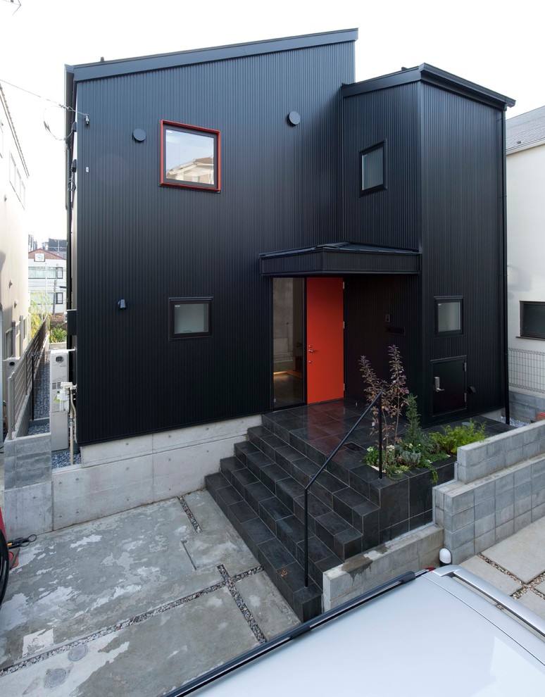 Design ideas for a contemporary two-storey black exterior in Tokyo with a shed roof.