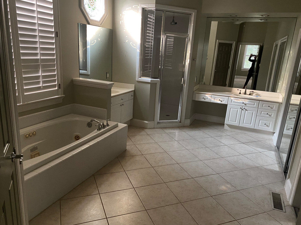 Transitional home design photo in Charlotte