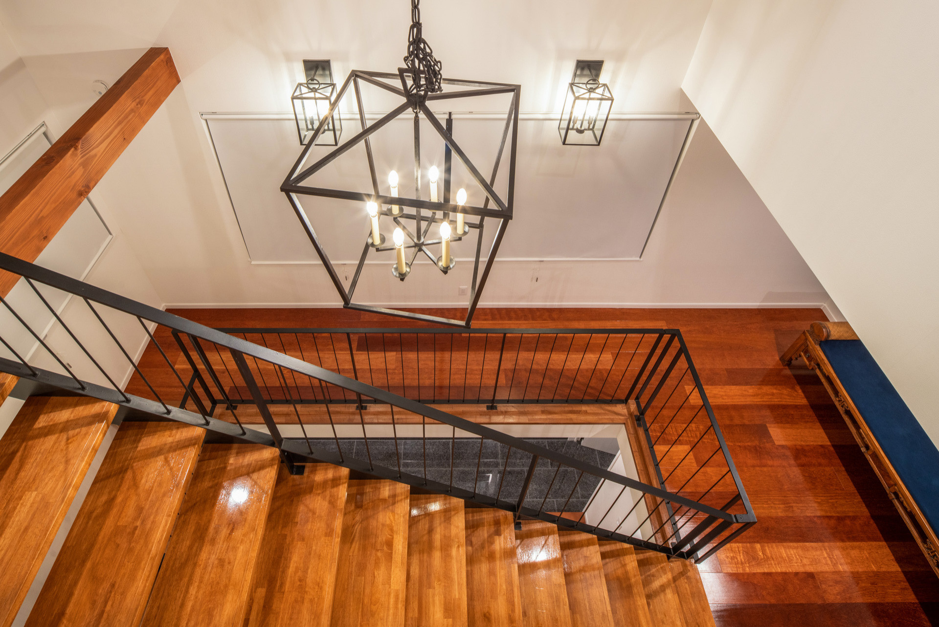 モダンスタイルのおしゃれな階段 壁紙 の画像 75選 22年10月 Houzz ハウズ
