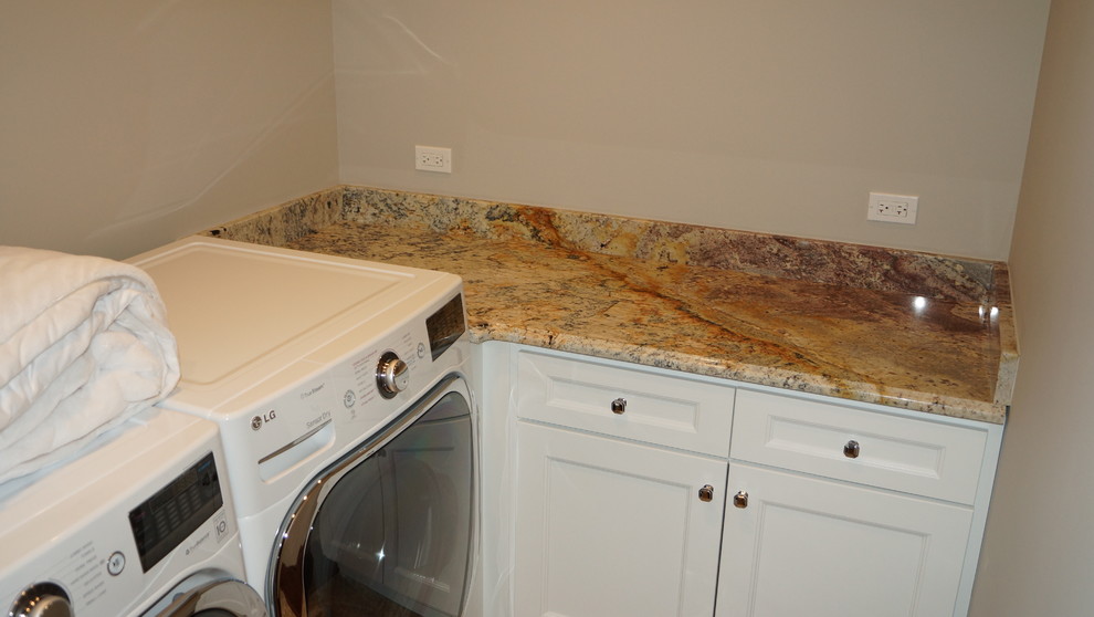 Inspiration for a transitional home design remodel in Chicago