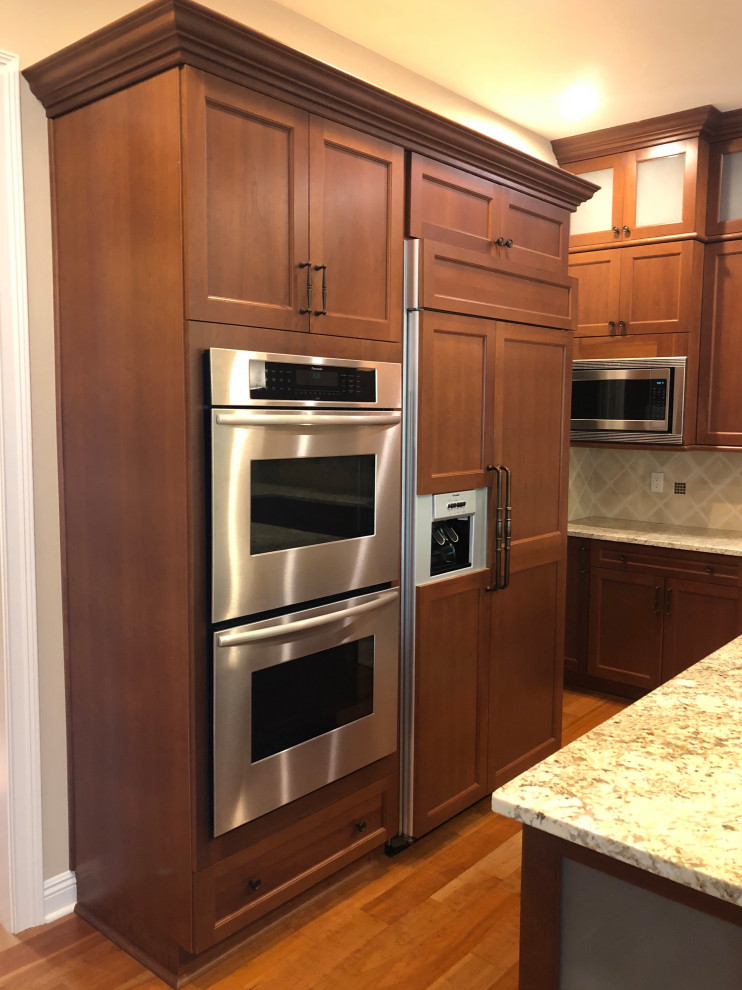 Kitchen - transitional kitchen idea in Indianapolis