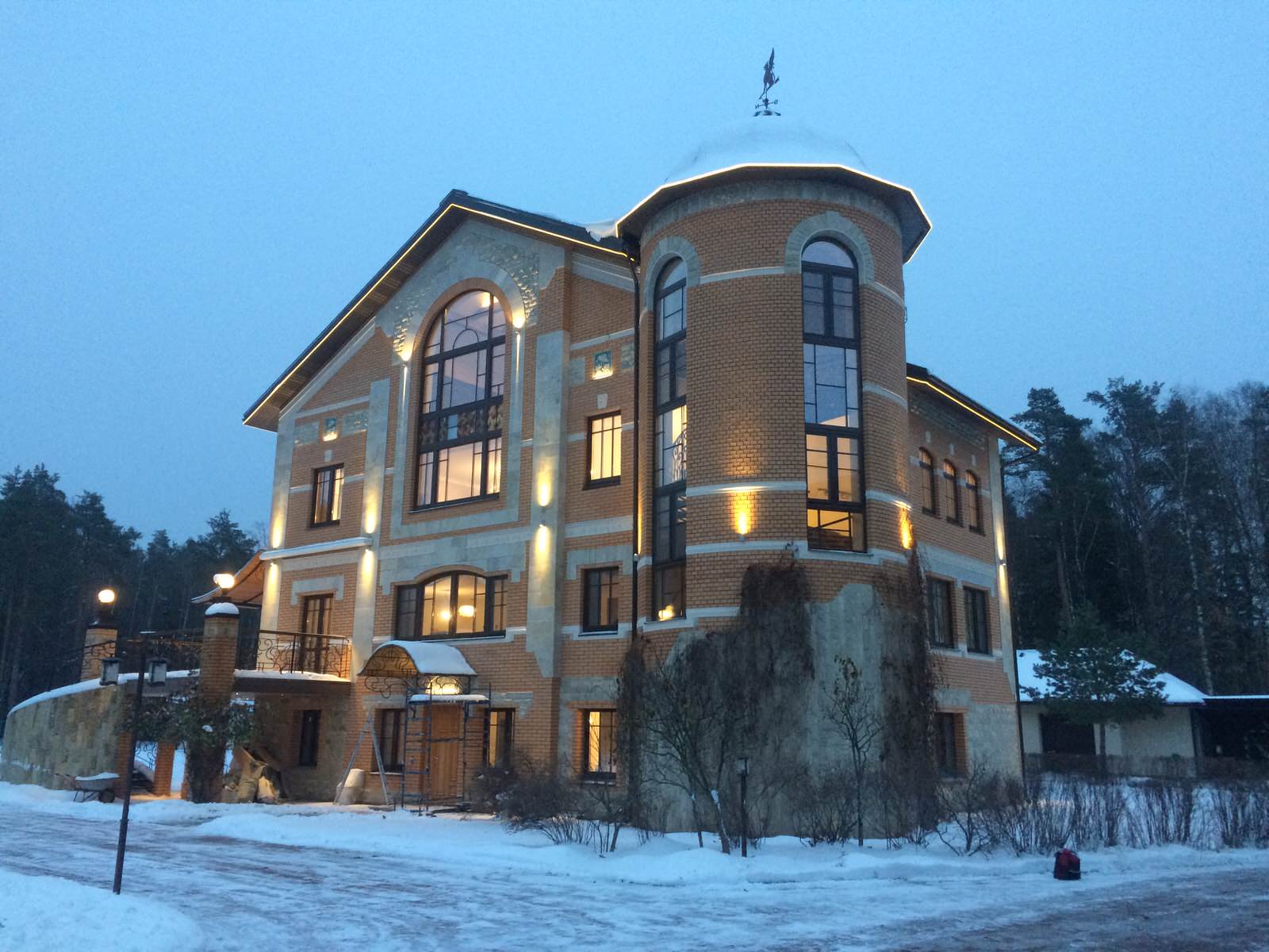 Светодиодное архитектурное освещение загородного дома - пос. Медвежьи Озера