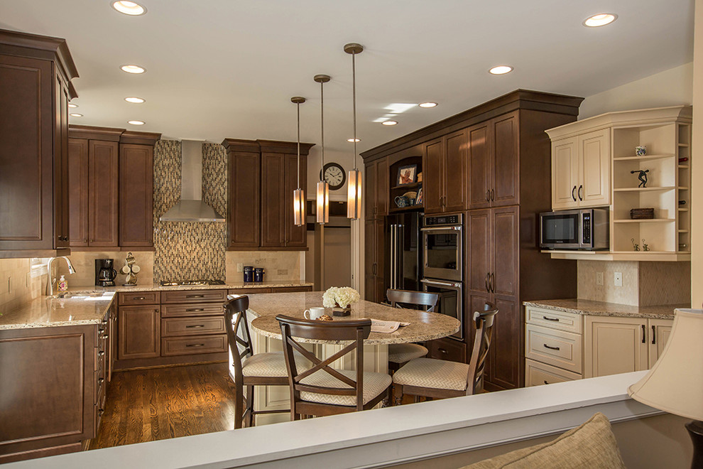 Home design - transitional home design idea in Cincinnati