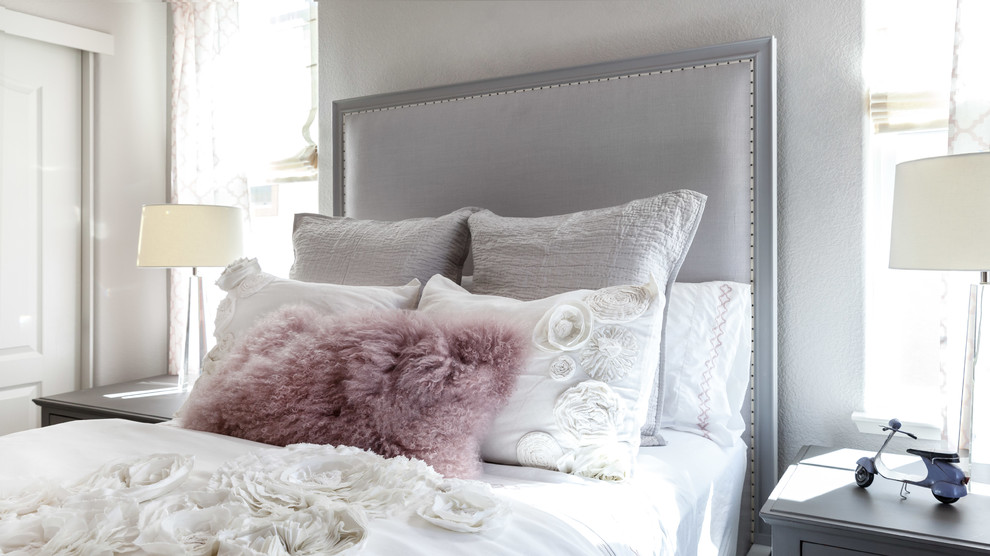 Bedroom - transitional bedroom idea in Sacramento