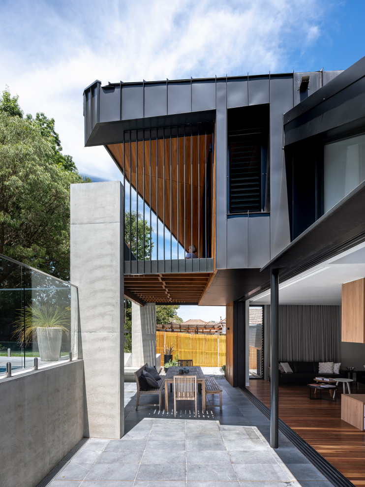 Design ideas for a contemporary patio in Sydney.