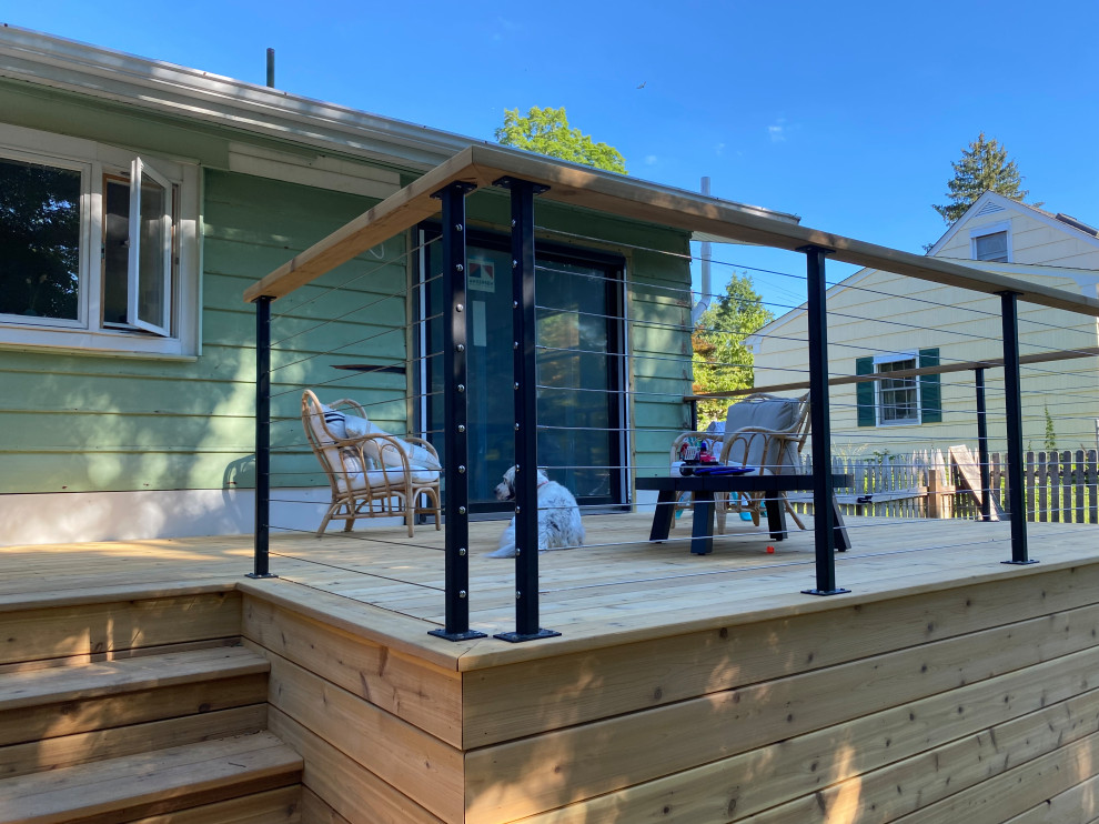 Example of a minimalist deck design in New York