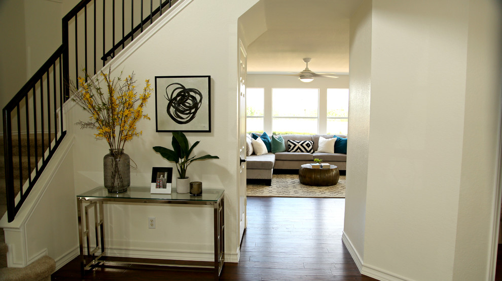 Transitional home design photo in Austin