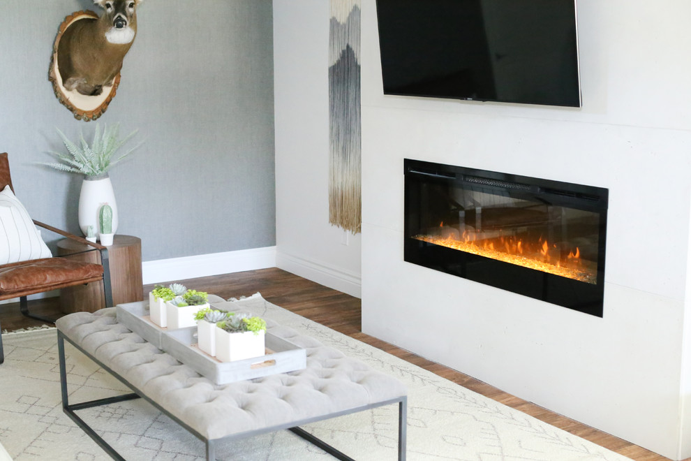 Example of a transitional home design design in Toronto