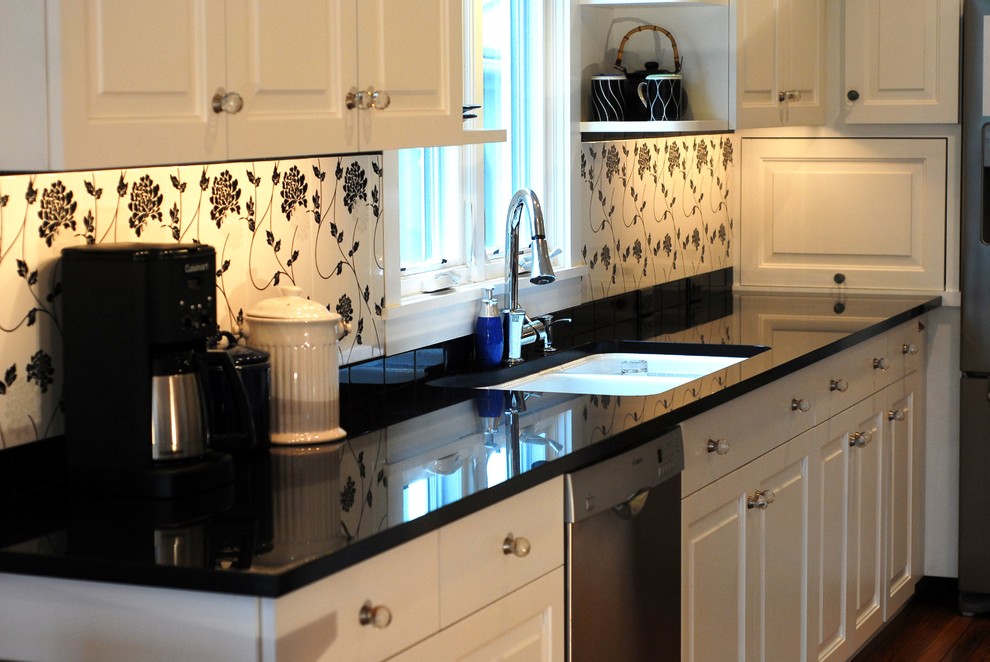 Kitchen - transitional kitchen idea