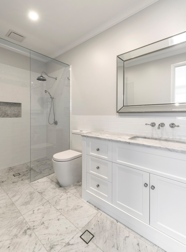 Beach style kids bathroom with an open shower, white tile, ceramic tile, a wall-mount sink and grey benchtops.
