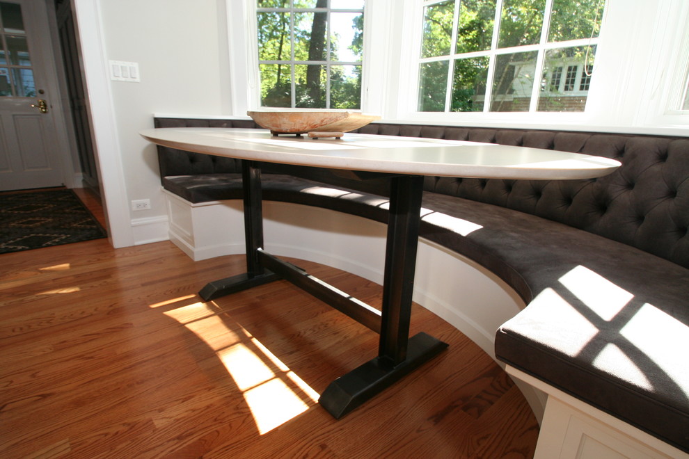 Transitional home design photo in Chicago