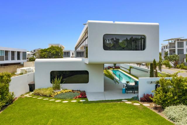 Cantilevered second level modern-fasad