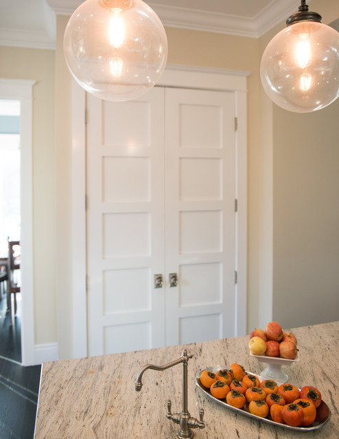 Nautical Tradition traditional-kitchen