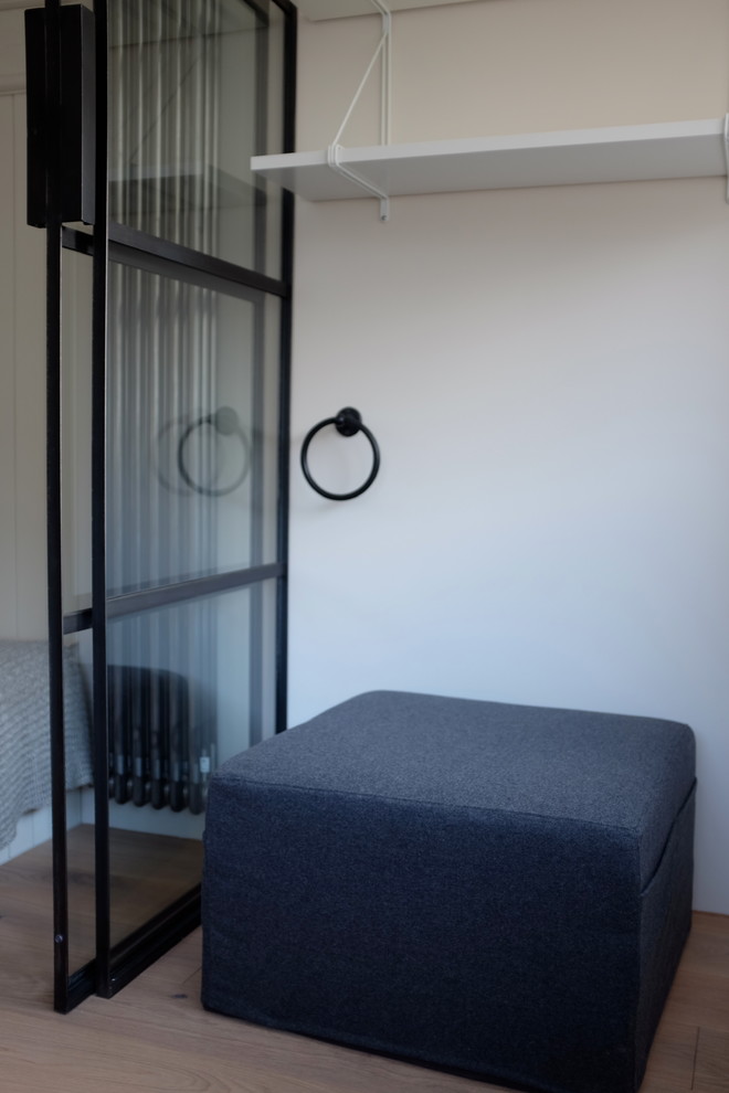 Перегородки из чёрного металла и стекла