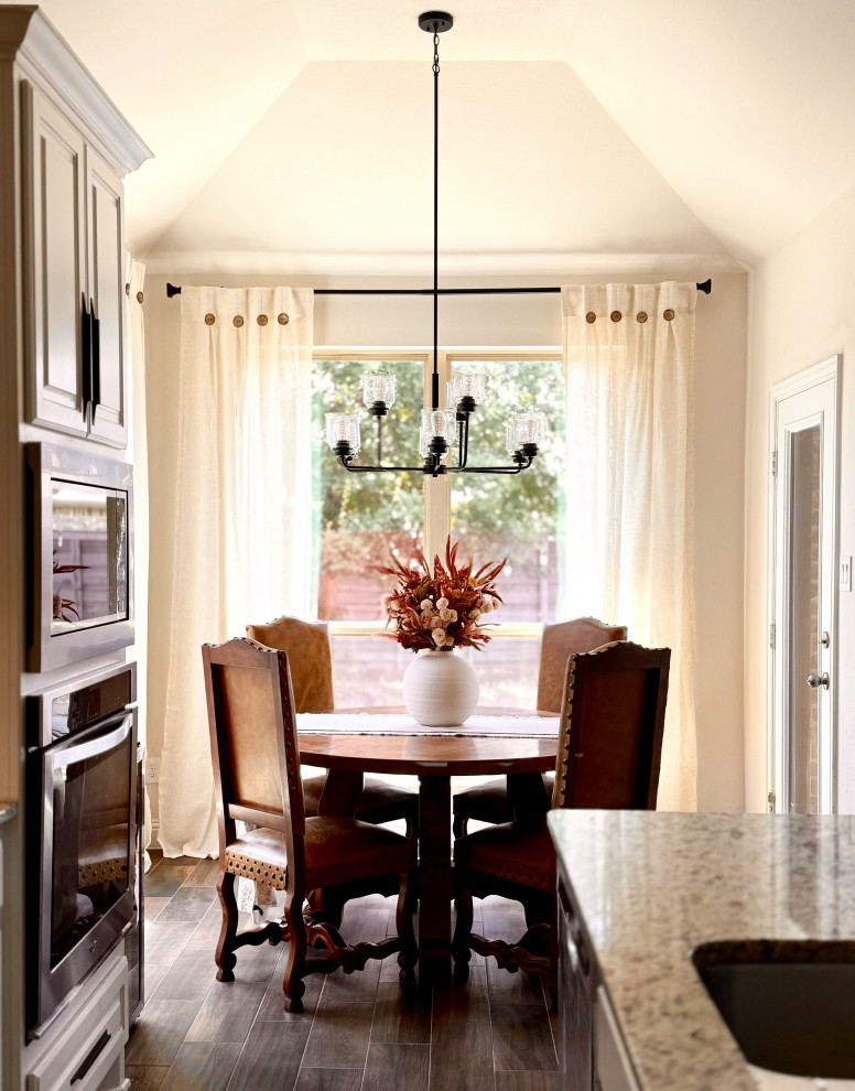 Modern, Inviting Holiday Decor