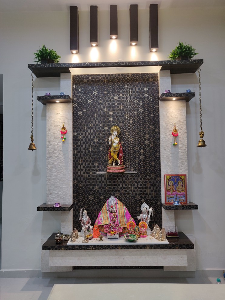 This is an example of a contemporary living room in Delhi.