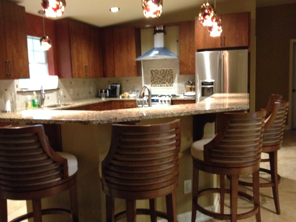 Transitional kitchen photo in Miami