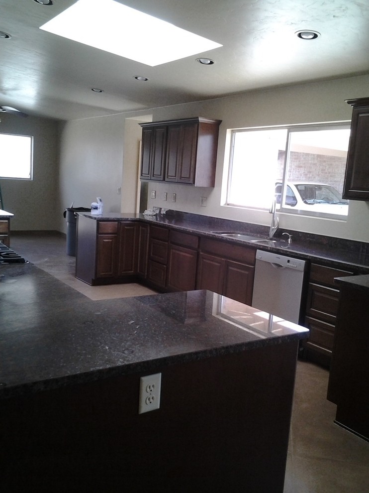 Inspiration for a rustic home design remodel in Phoenix