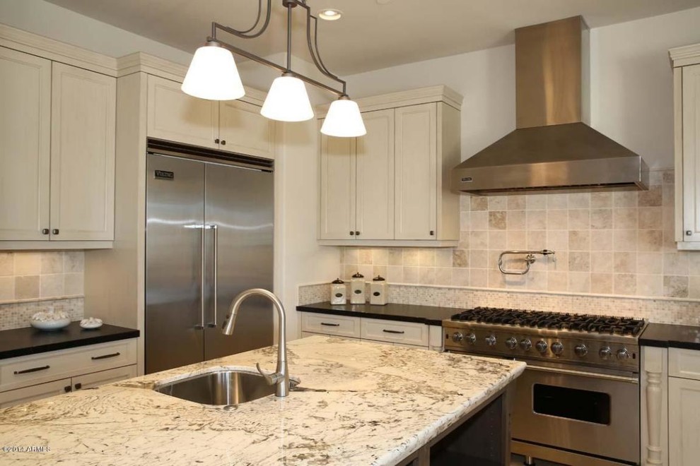 Example of a transitional kitchen design in Phoenix
