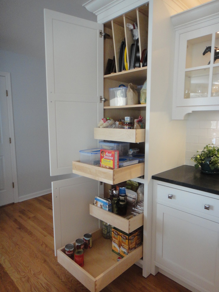 Transitional home design photo in New York