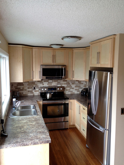 Calgary - Clear Maple Compact Kitchen traditional-kitchen