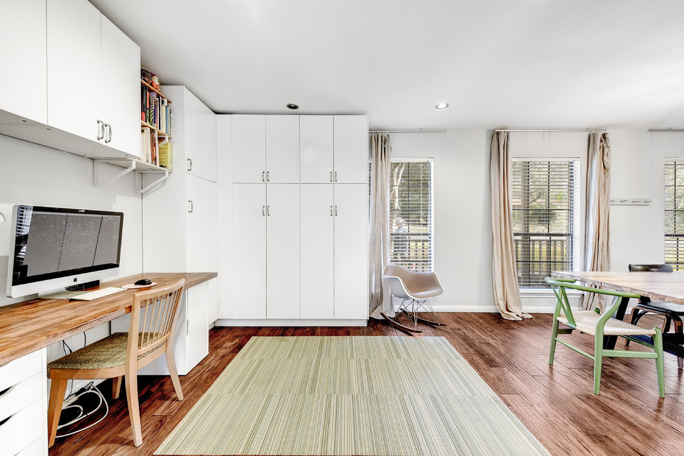 Home design - transitional home design idea in Austin