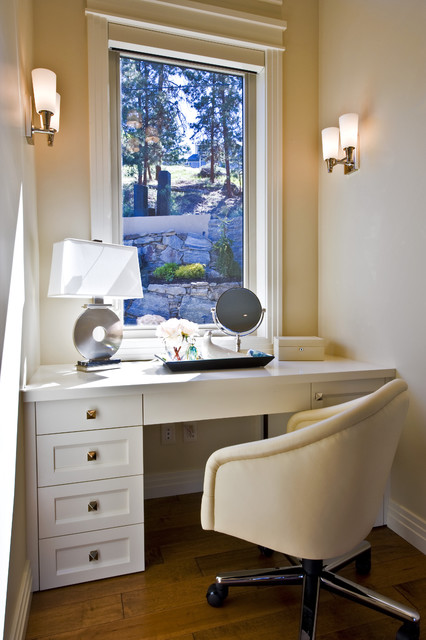 Master Vanity modern-schlafzimmer