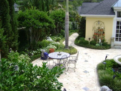 Inspiration for a traditional backyard patio in Tampa.