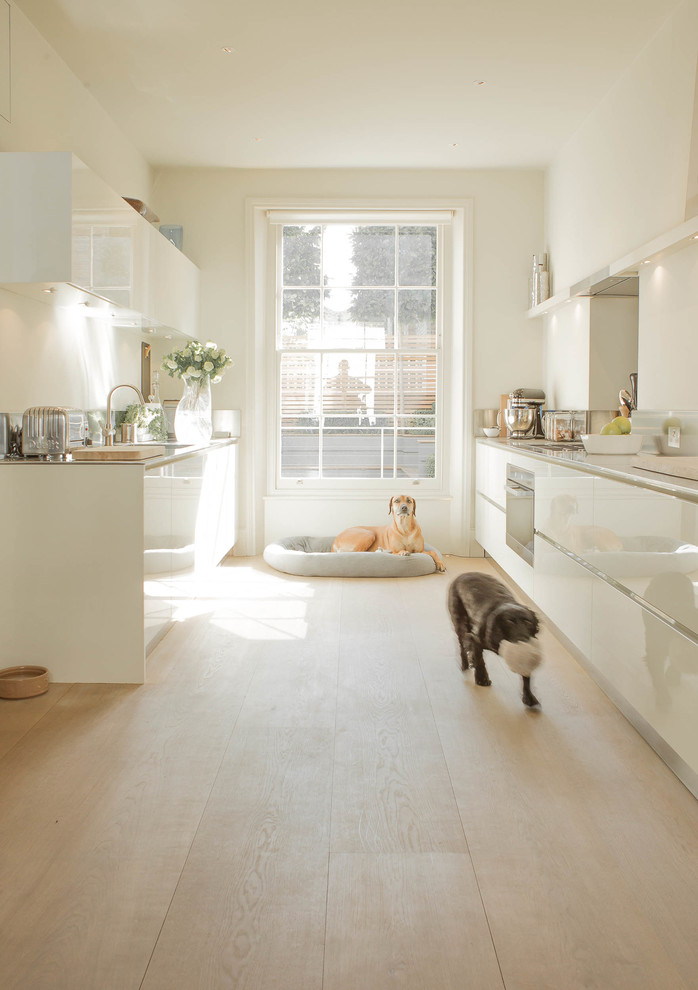 Photo of a transitional kitchen in London.