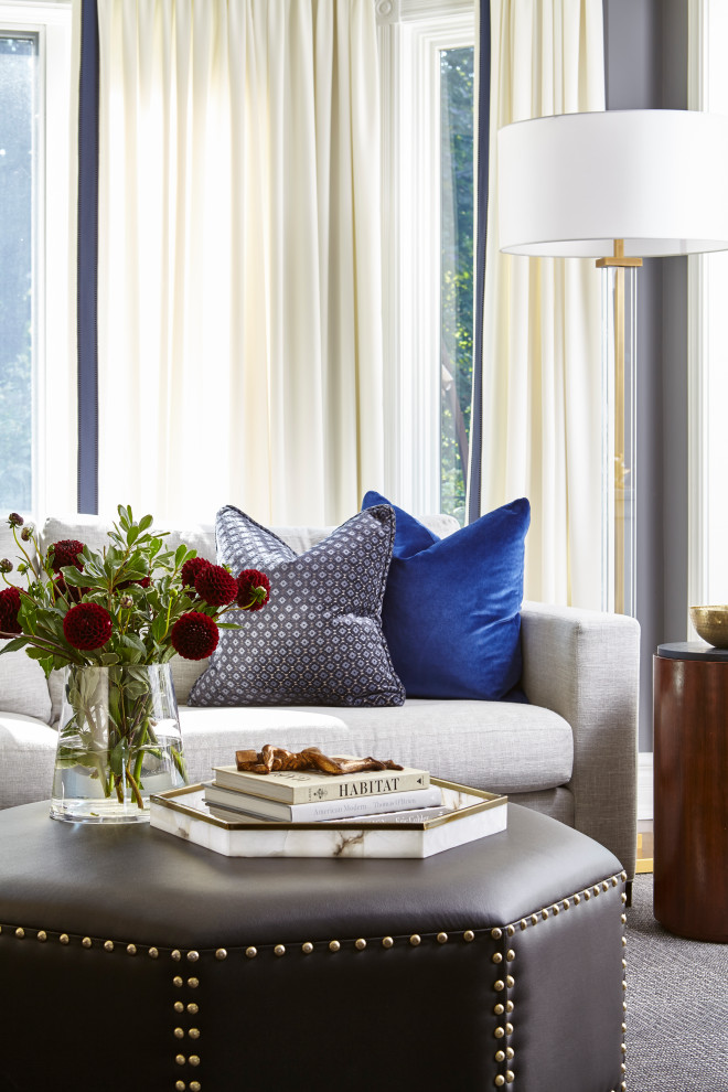 Example of a transitional home design design in Toronto