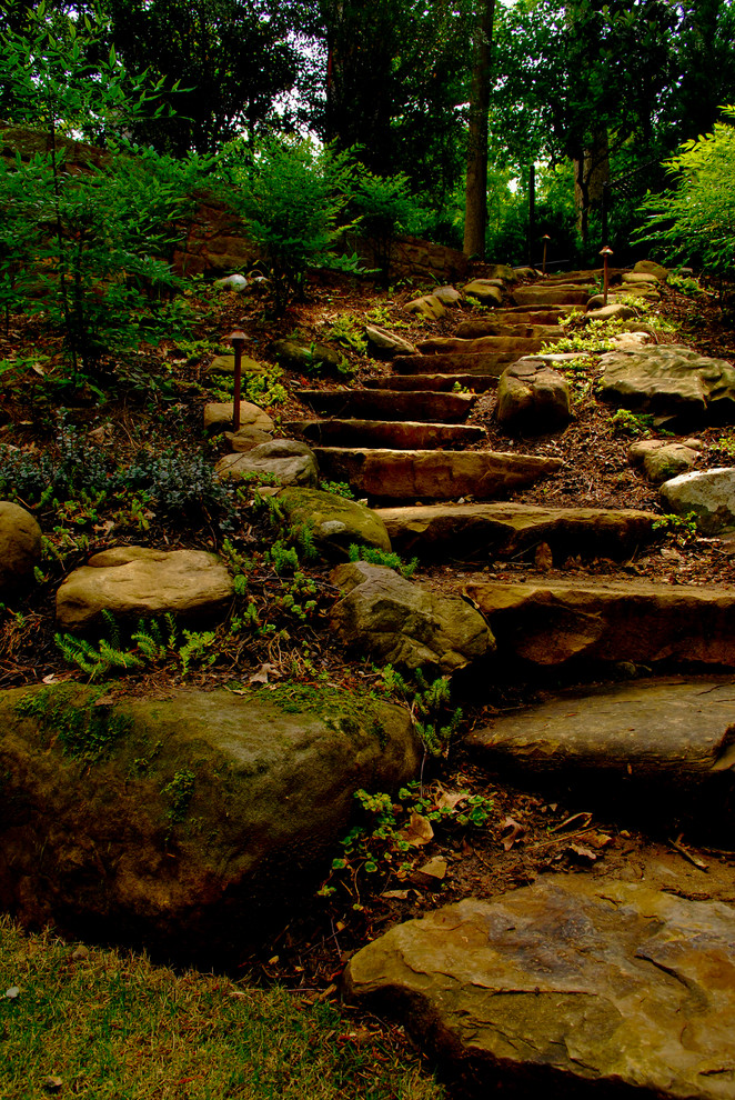 Inspiration for a rustic landscaping in Atlanta.