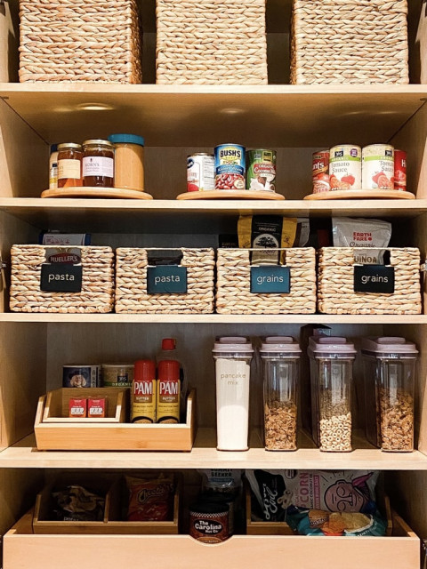 Kitchen & Pantry Organizing Projects modern-foervaring-och-garderob