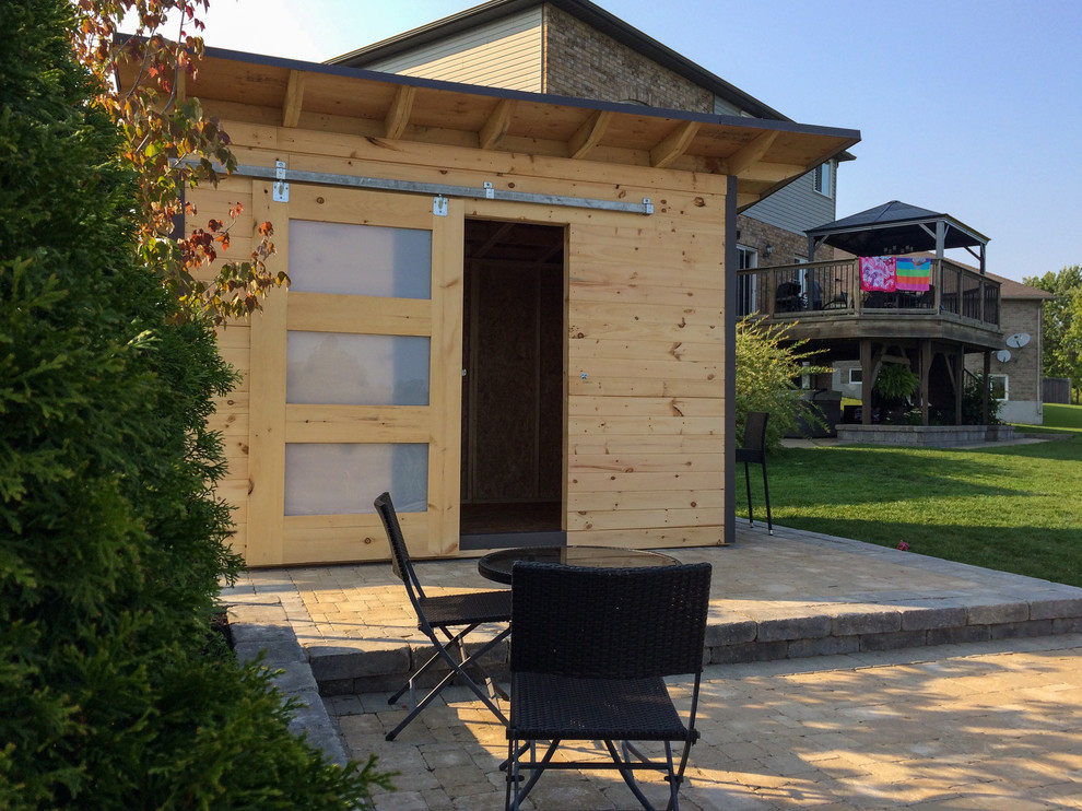 Photo of a small transitional detached shed and granny flat in Toronto.