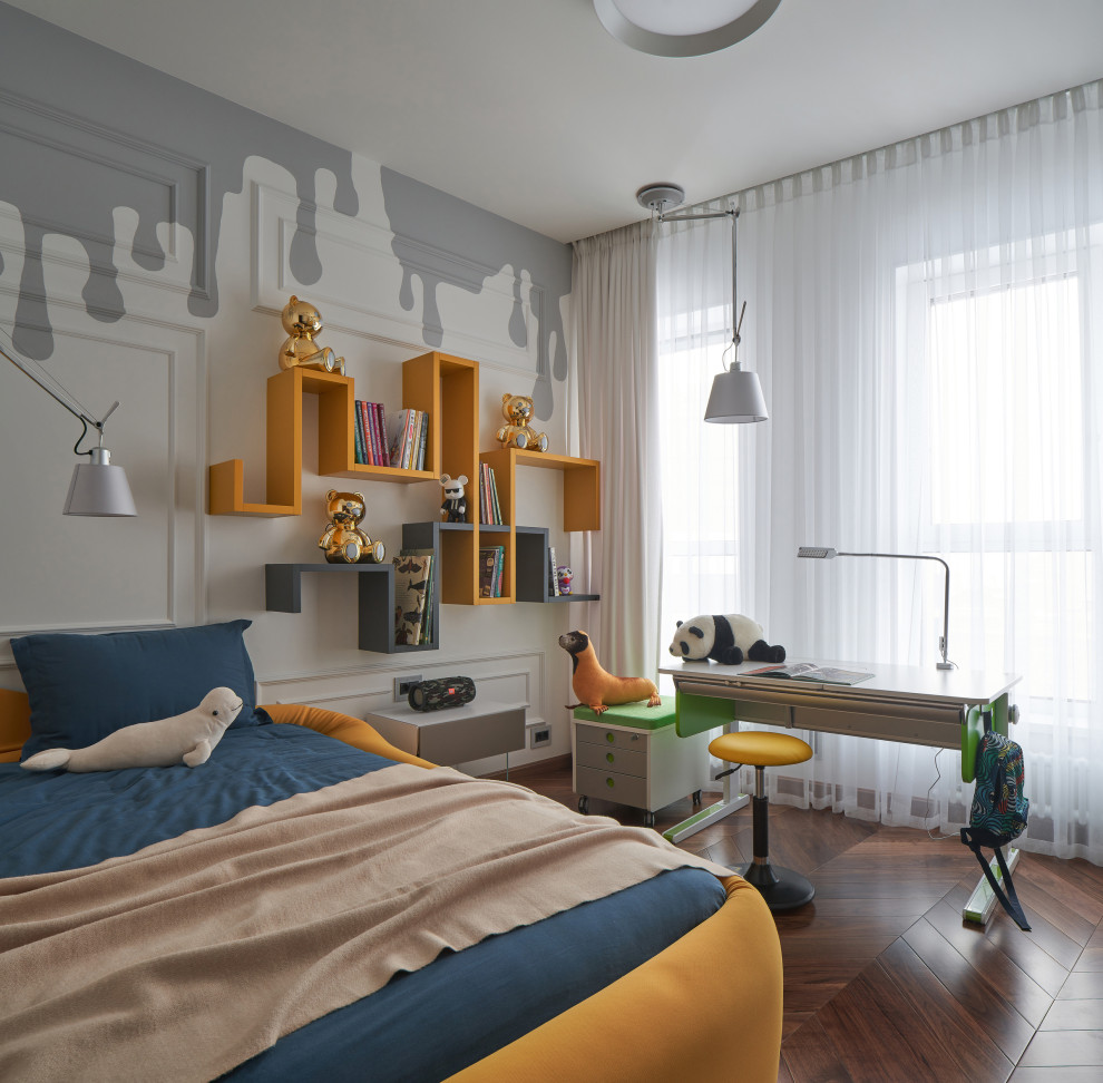 Inspiration för mellanstora moderna barnrum kombinerat med sovrum, med grå väggar, mörkt trägolv och brunt golv