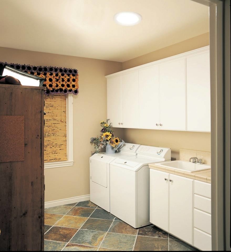 Design ideas for a traditional laundry room in Seattle.