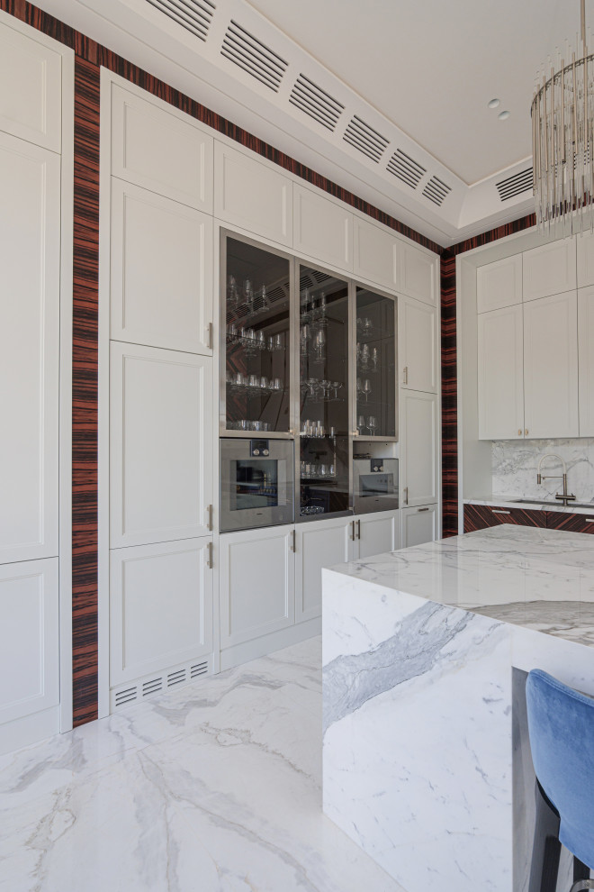 Кухонные пеналы со стеклом